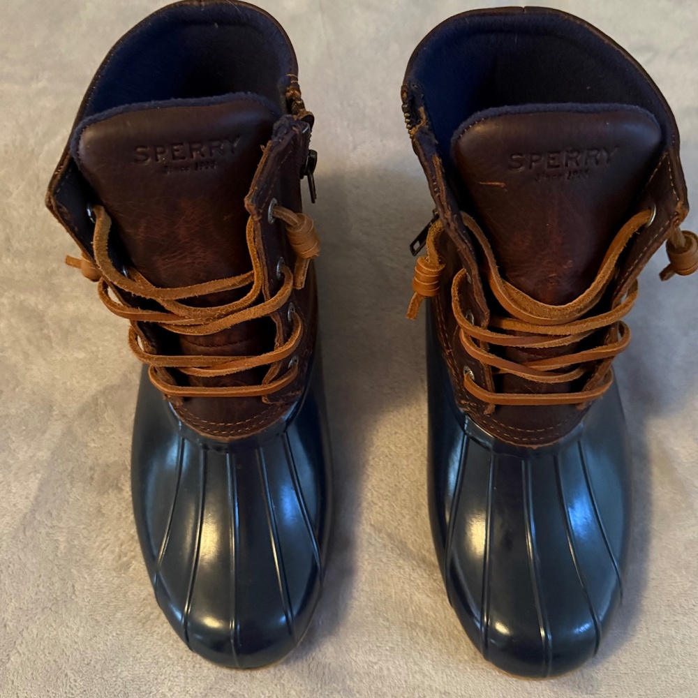 SPERRY SALTWATER TAN/NAVY BOOTS-8M